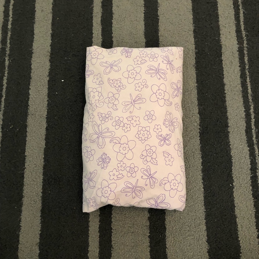 Purple fitted sheet for baby mattress